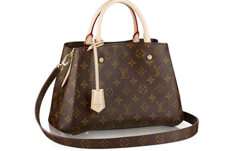 Come pulire i manici di una borsa Louis Vuitton.